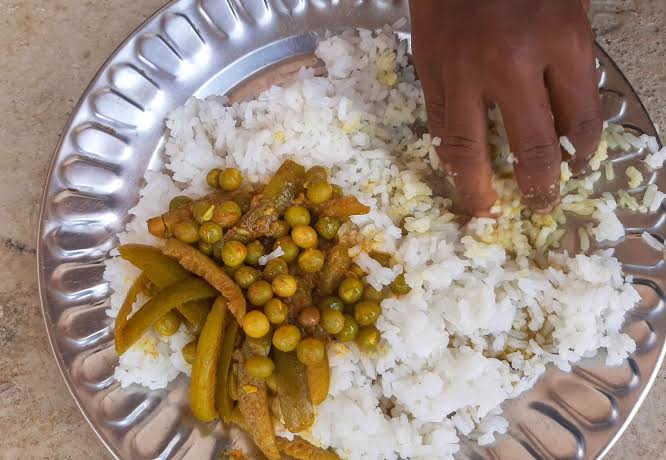 Duo, including teacher, apprehended with rice meant for mid-day meals in Bandipora: Official