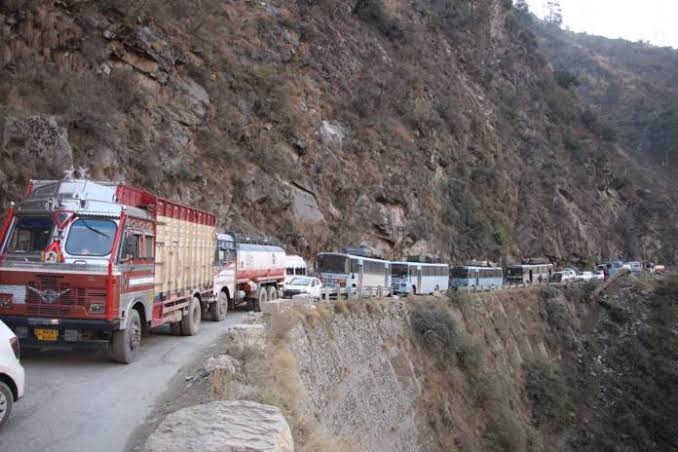 Srinagar-Jammu NH to remain open for one-way traffic
