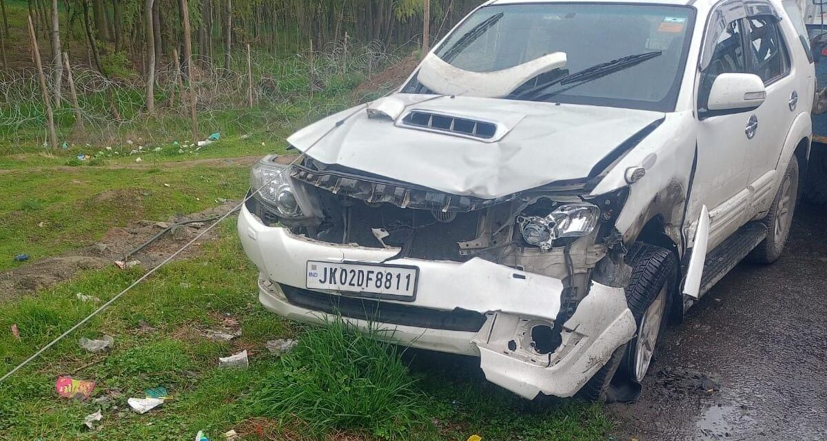 Woman dies, seven others injured in Awantipora road accident