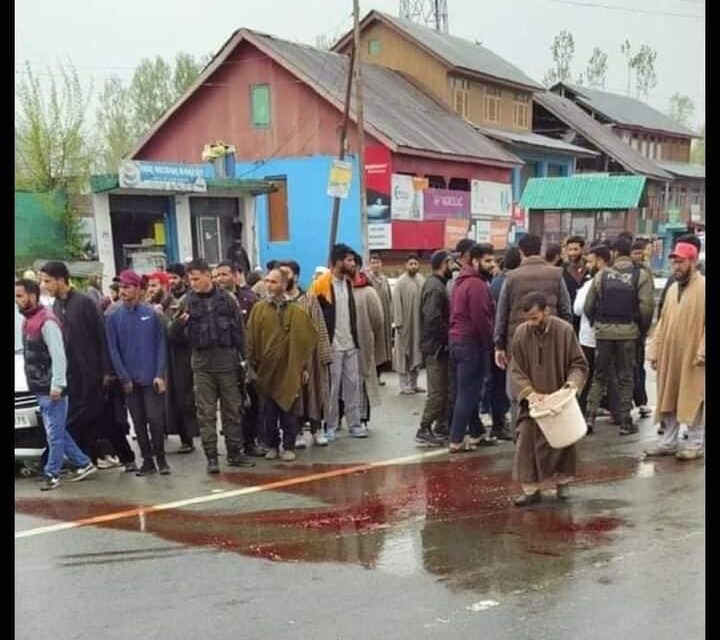 Woman dies, seven others injured in Awantipora road accident