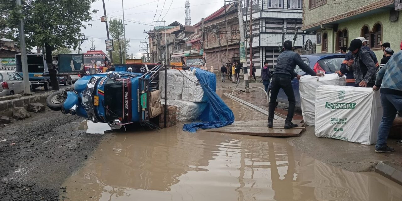 Woman among 3 injured in road accident in Srinagar’s Sakidafar