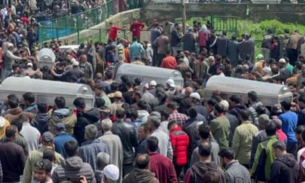 Srinagar Boat Tragedy: Pall of gloom in Batwara as thousands offer funeral for 5 deceased