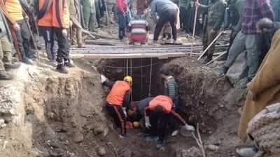 Trench collapse claims two lives in Kulgam