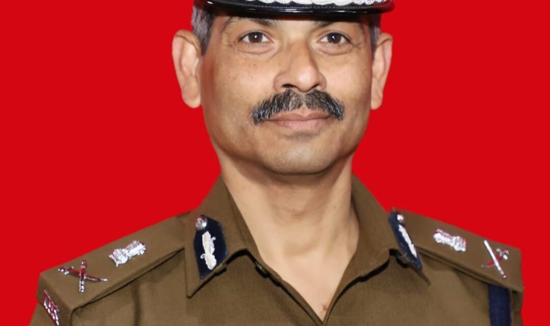 DGP, J&K extends heartfelt greetings to citizens of J&K, Police personnel & families of martyrs.