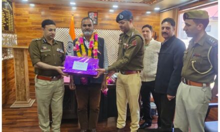 Police accords warm send-off to retiring officers on their superannuation in Awantipora