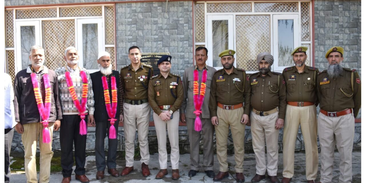 Police accords warm send-off to retiring officers on their superannuation Budgam