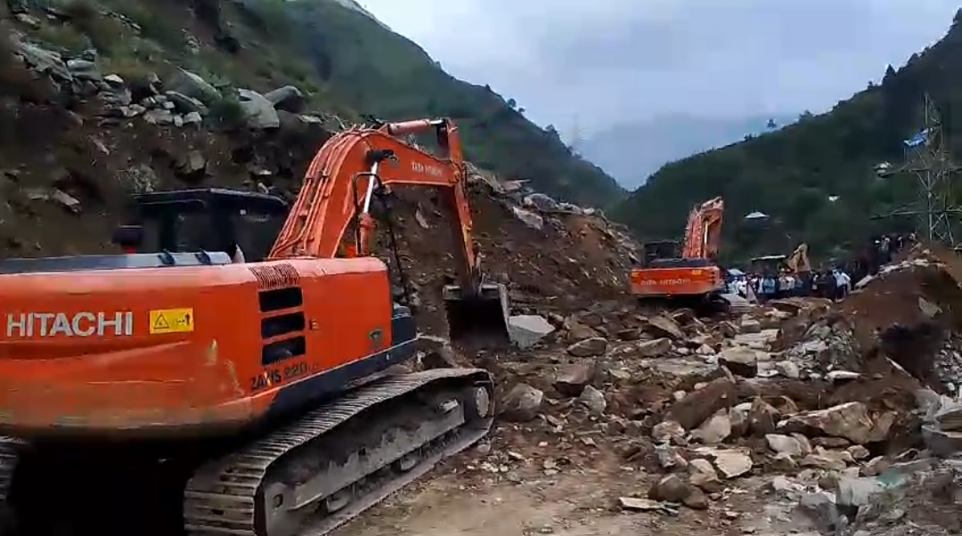 Jammu-Srinagar National Highway partially restored for traffic