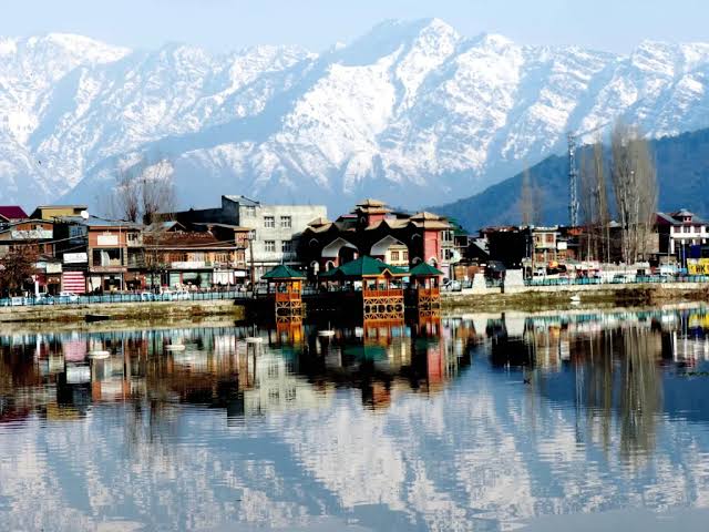 Weather Clears After Rains In J&K; Gulmarg Records Minus 1°C;MeT Forecasts Rain From Early Morning Of Friday, Mainly Dry Weather Thereafter