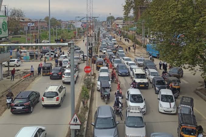 RTO Kashmir denies reports of ‘no driving tests’, issuance of licenses by private players;Says transport dept sole authority to issue driving license