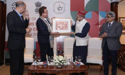 Omar Abdullah meets WCC delegates, seeks help in tapping full potential of handicrafts