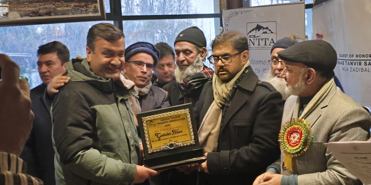 Cabinet Minister Satish Sharma Awards Gulistan News, Received by Bureau Head Kashmir Saleem Wani