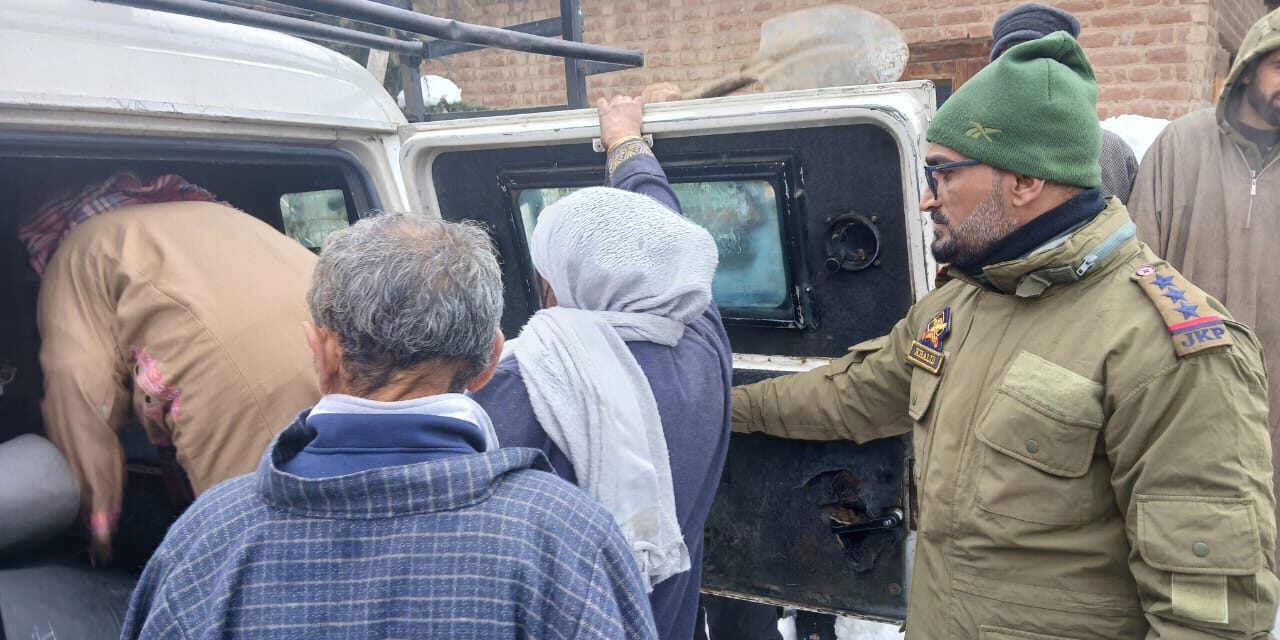 SHO Awantipora, Khalid Fayaz, Braving Snow to Save Lives by Transporting Patients in Rakshak