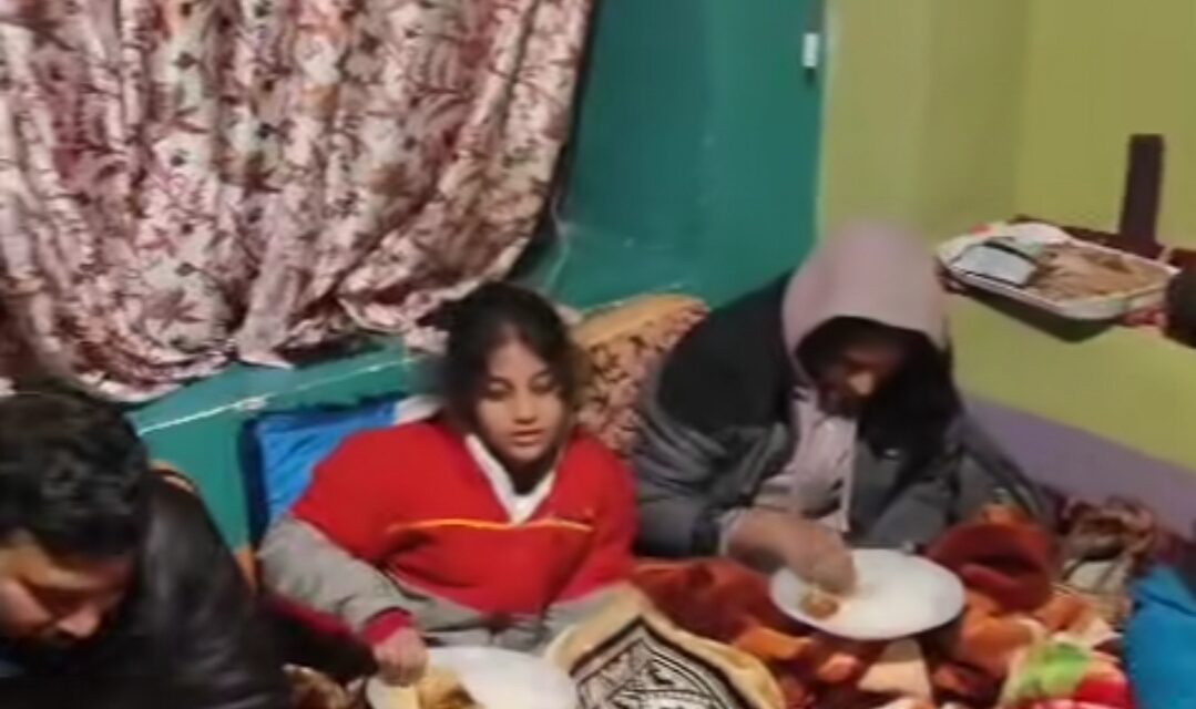 Heartwarming Hospitality: Mirwaiz praises Kashmiris for helping stranded tourists during snowfall