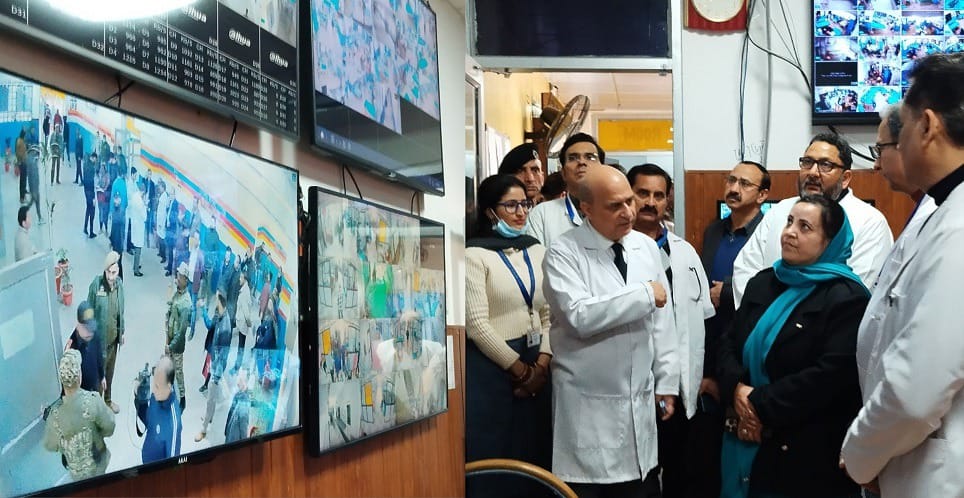 Health Minister inspects GMC Jammu, inaugurates ICU at Super Speciality Hospital