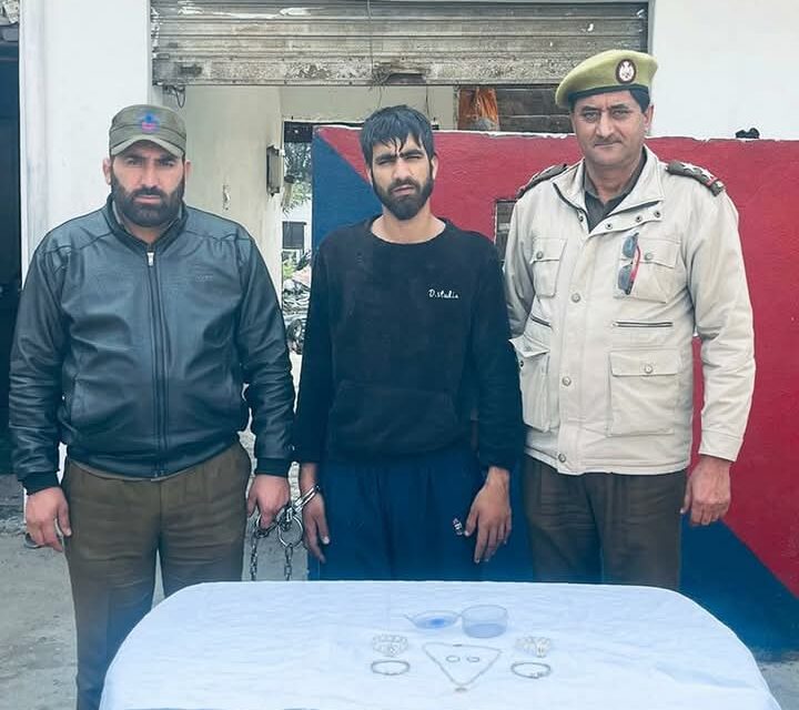 Theft Case Solved: Stolen Property Worth ₹1 Lakh Recovered by Police Team of PP Sidhra.