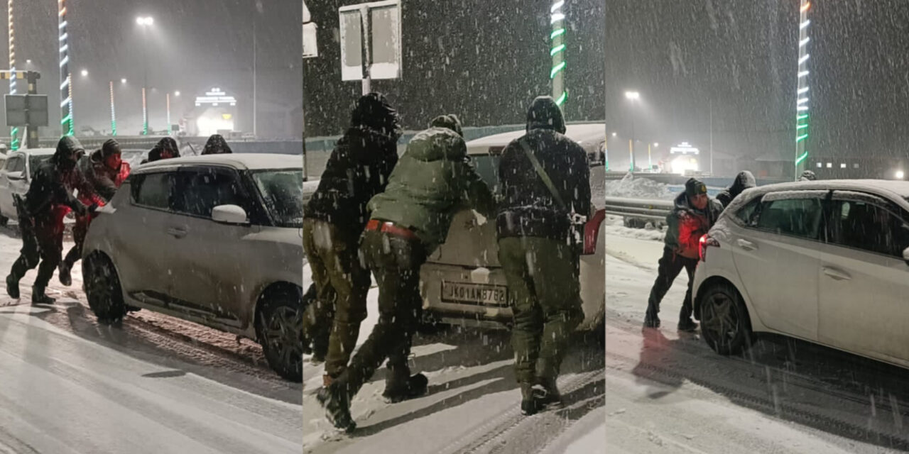 Ganderbal Police provides helping hand to tourists and General Public