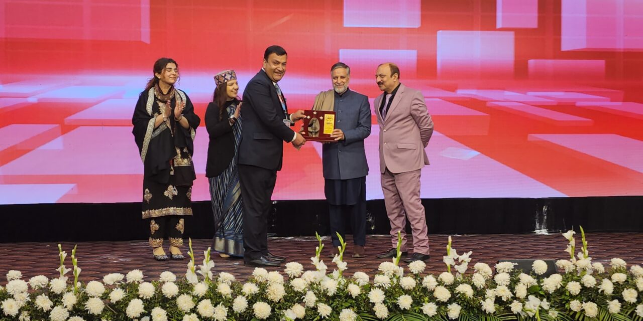 Saleem Wani, Bureau Chief Gulistan News Kashmir, Honored at Gulistan News Conclave 2025