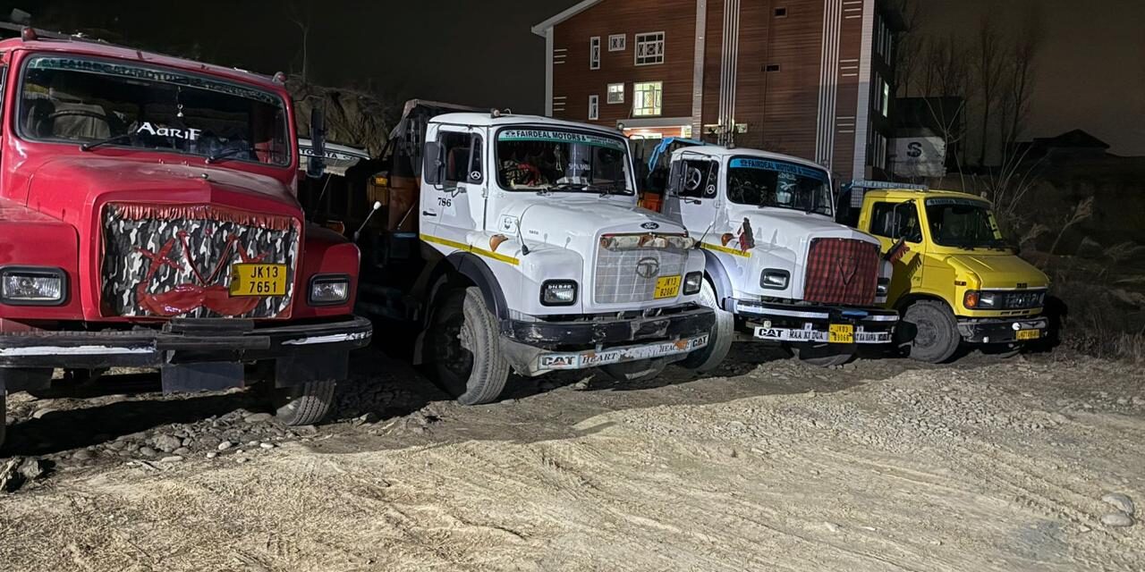 Police seizes 04 vehicles for Illegal transportation of minerals in Awantipora