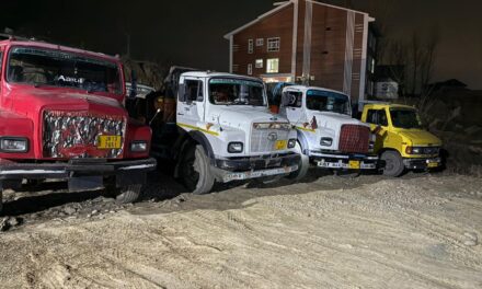 Police seizes 04 vehicles for Illegal transportation of minerals in Awantipora