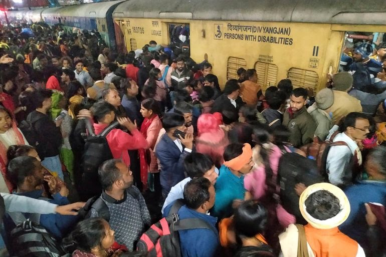 15 dead, over dozen injured, in stampede at New Delhi Railway Station