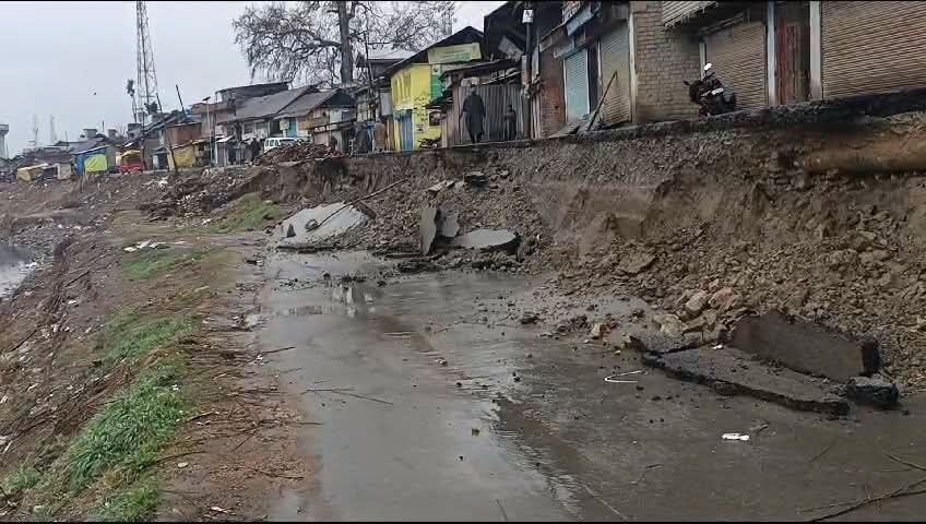 Days after developing cracks, portion of Hajin road collapses, traffic restricted