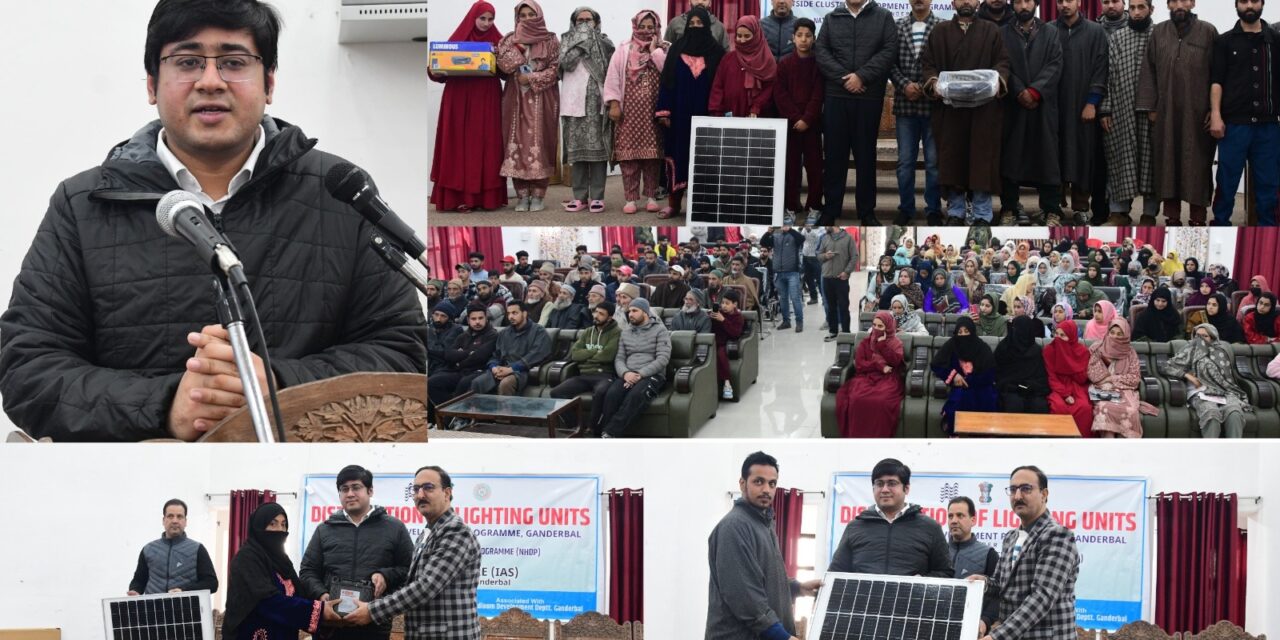 DC Ganderbal distributes Solar lighting units among Weavers under NHDP