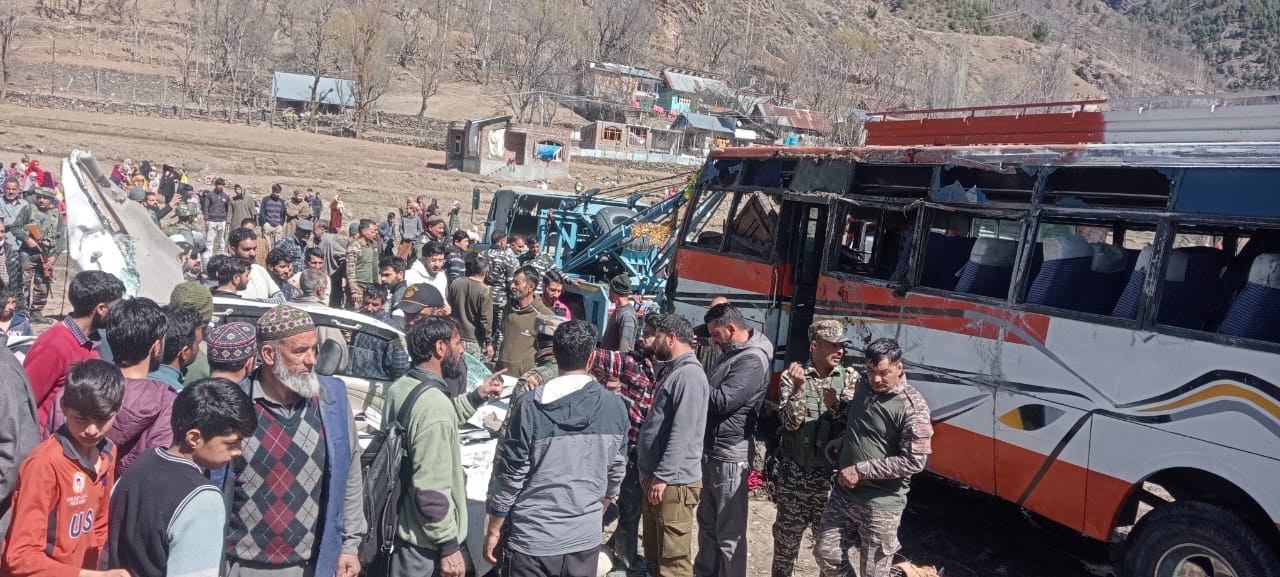 3 tourists dead, several injured during road accident in Ganderbal