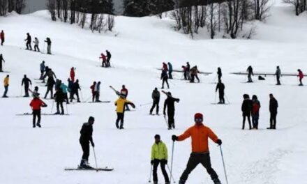 4.48 crore tourists including 1.20 lakh foreigners visited J&K in past 2 years: J&K Govt