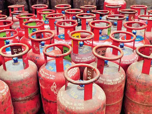 12 free gas cylinders