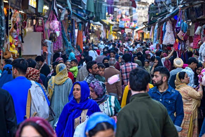Kashmir witnesses dip in Eid shopping this year