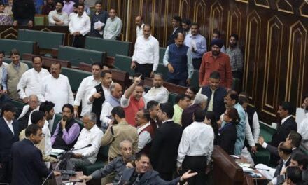 Uproarious scenes in assembly over dailywagers issue