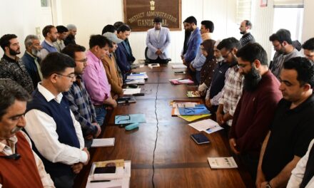 District Admin Ganderbal observes two-minute silence to mourn innocent killing in Pahalgam