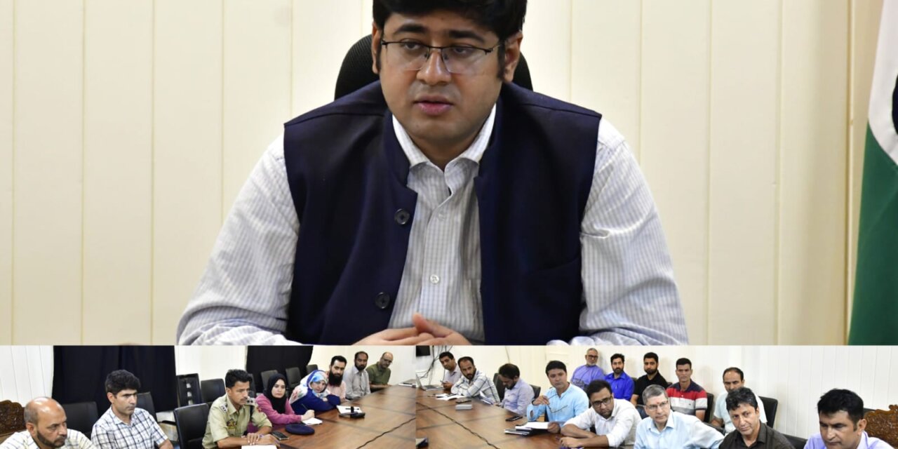 DC Ganderbal finalizes arrangements for Int’l Yoga Day celebration