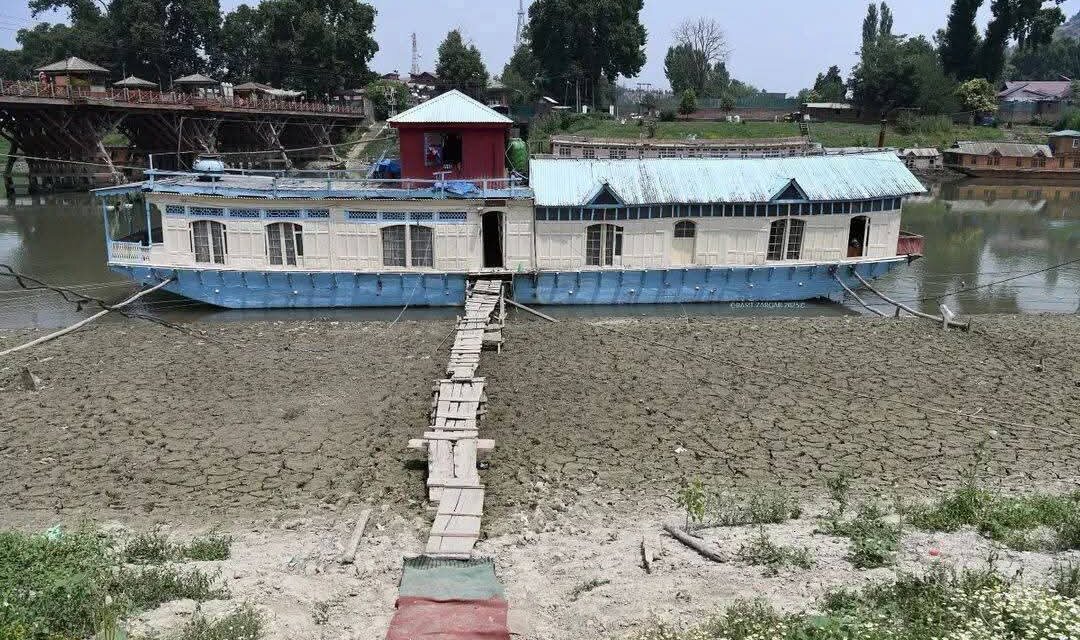 Jhelum shrinks as heatwave scorches Kashmir