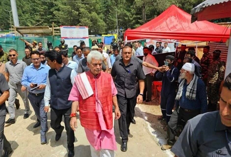 LG Sinha visits Nunwan base camp;Inaugurates foot over bridge