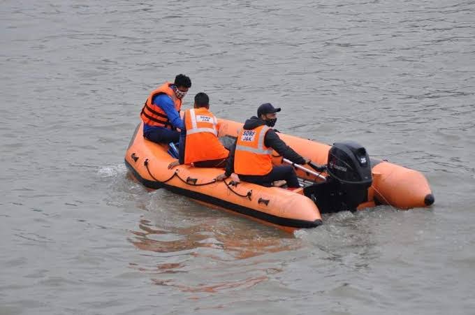 Rescue Operation Launched To Trace Drowned Boy in River Jhelum