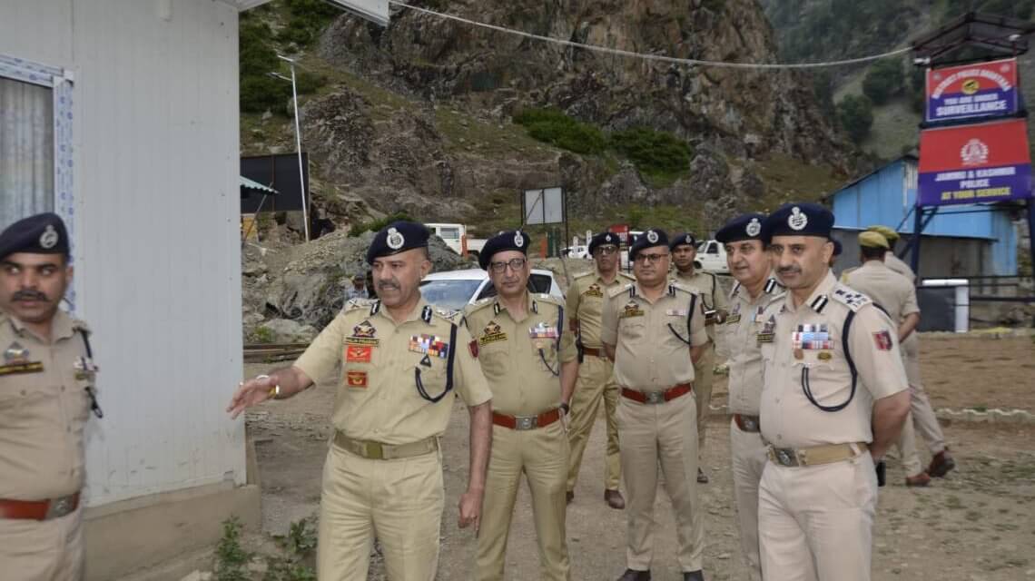 J&K DGP reviews yatra security at Nayvug tunnel in Qazigund