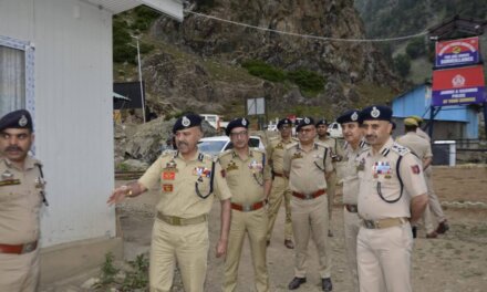 J&K DGP reviews yatra security at Nayvug tunnel in Qazigund