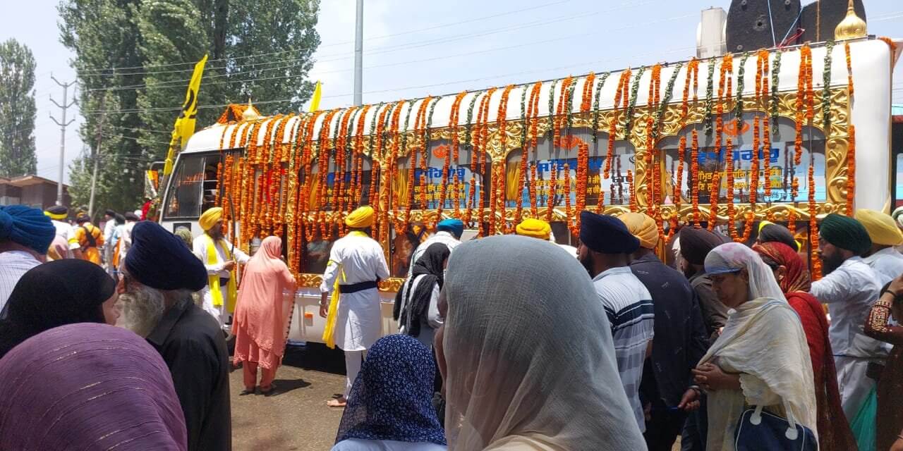 Sikh Community Marks Guru Gobind Singh Ji’s Birth Anniversary with Road-Cleaning March in Baramulla