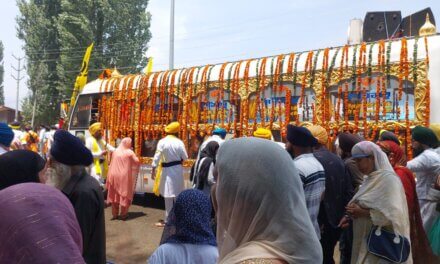 Sikh Community Marks Guru Gobind Singh Ji’s Birth Anniversary with Road-Cleaning March in Baramulla