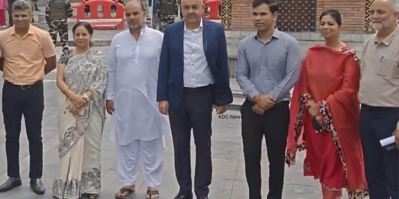 Advisor in PM’s office visits Lal Chowk, Meet stakeholders; Traders elated