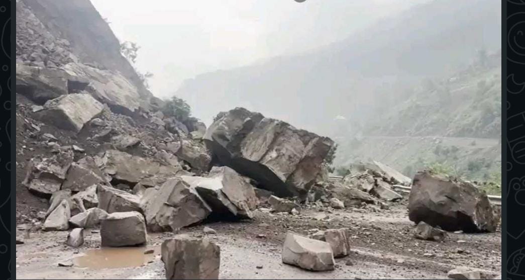 Landslide occur near Dewal Bridge on Jammu-Srinagar National Highway