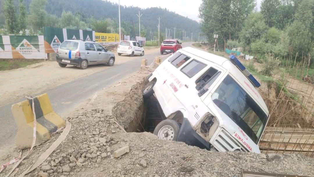 Ambulance Vehicle Falls into Roadway Cut in Nutnussa Kupwara