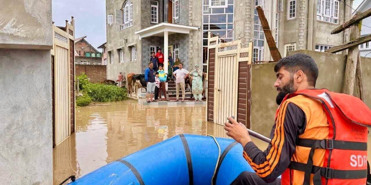 Jhelum Stabilizing: Flows below danger mark at Sangam, Ram Munshi Bagh; level at Pampore still high