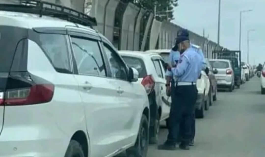 No Challans Issued for Vehicles Kept on Flyover for Safety from Floods, Rumours Baseless: SSP Traffic Srinagar