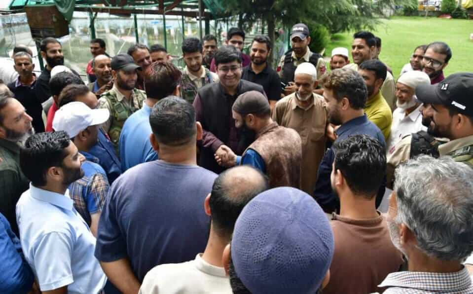 DC Ganderbal visits Qamar-U-Din Shrine, Jamia Masjid Beehama to review Eid Milad-un-Nabi (SAW) arrangements