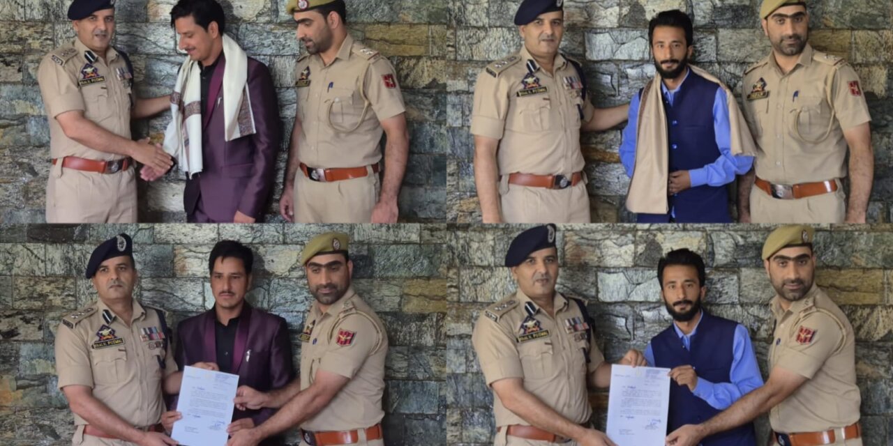 SSP Ganderbal Felicitates Two Journalists for Exemplary Journalism