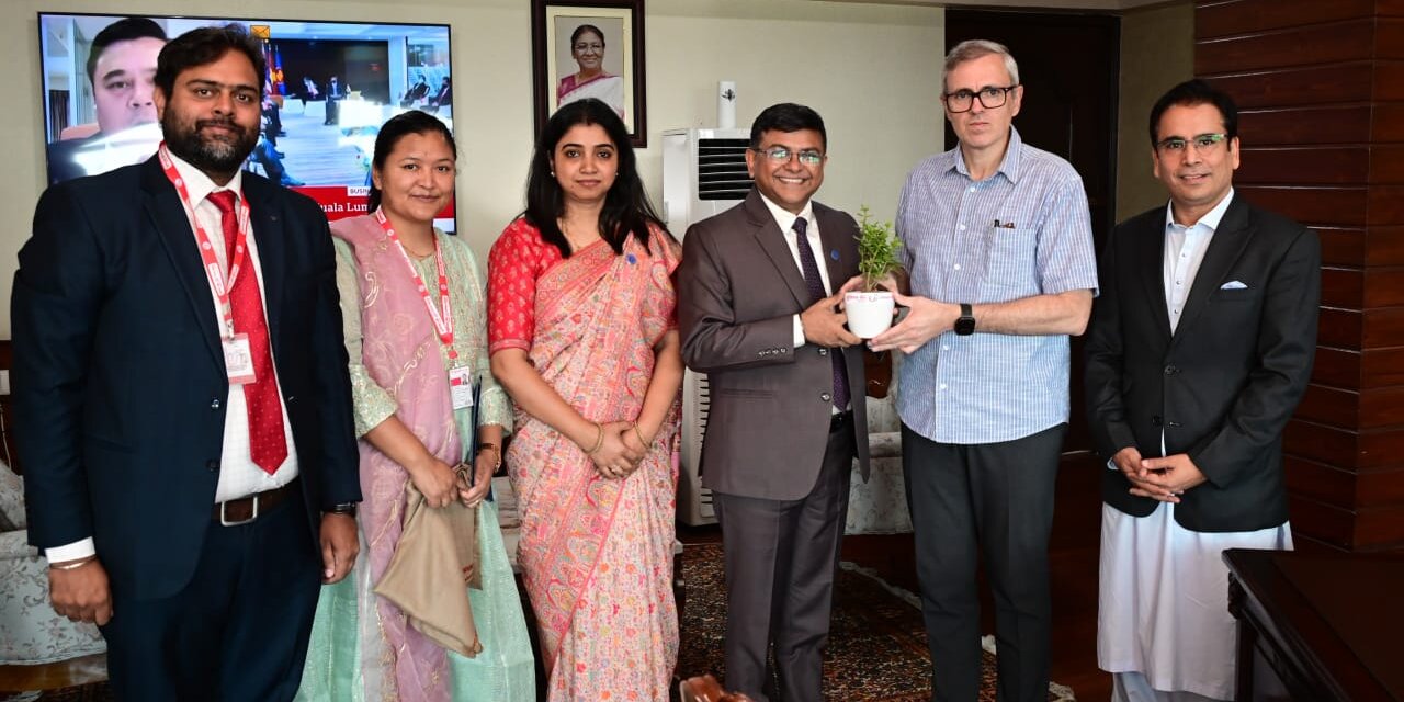 Union Bank of India donates ₹1 crore towards flood relief, presents cheque to CM