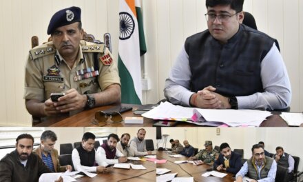 DC Ganderbal chairs DLSCC meeting, clears several cases under SRO-43