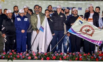 Omar Abdullah, Bollywood actor Sunil Shetty jointly flagged off the Kashmir Marathon 2.0
